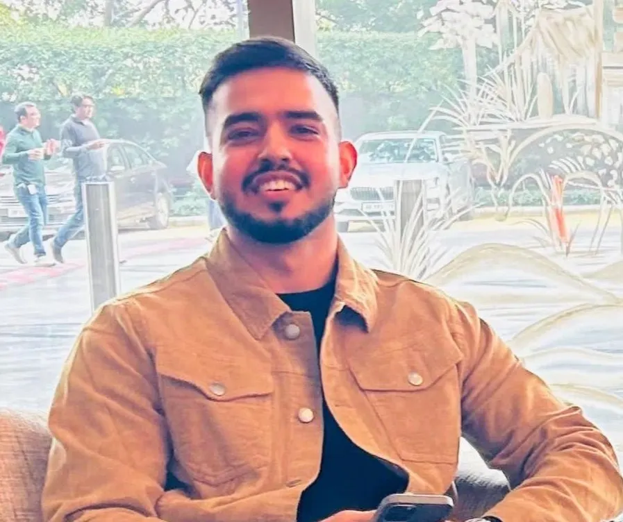 Narender Singh - Co-Founder of Piclelo vintage and retro photobooths in Noida